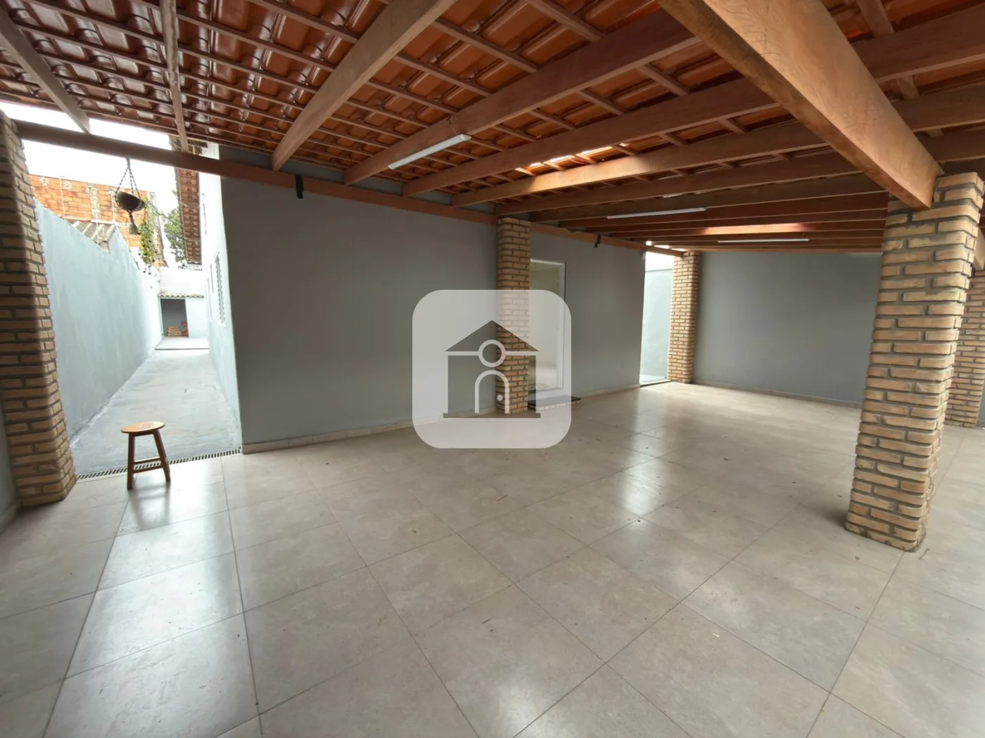 Alugar Casa / Padr&atilde;o em Uberl&acirc;ndia R$ 3.200,00 - Foto 1