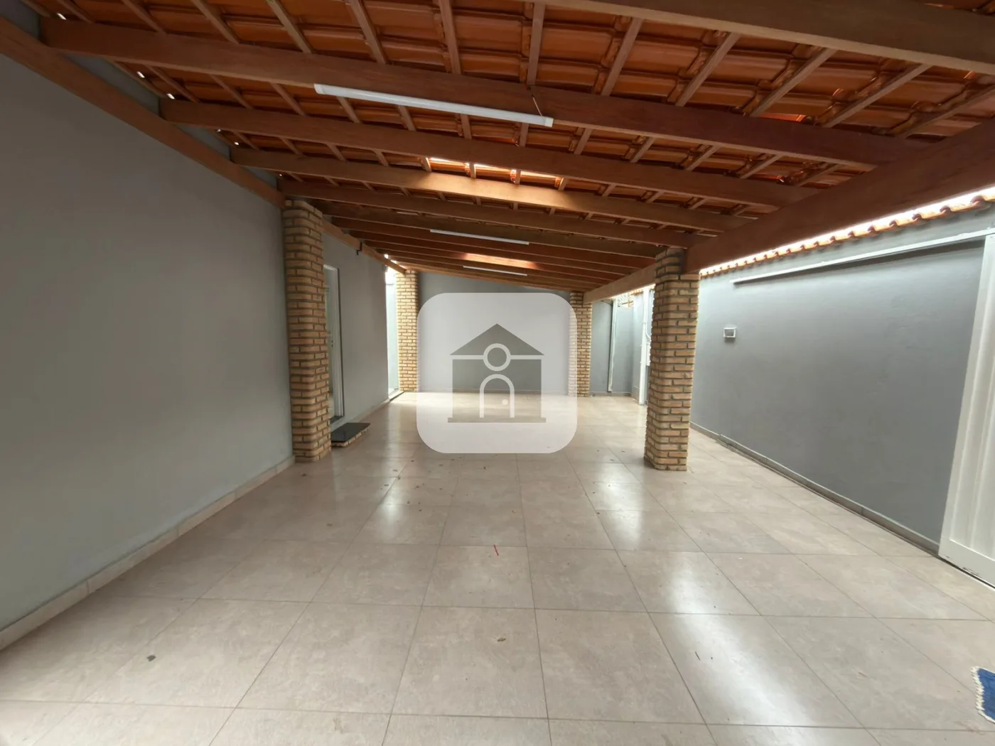 Alugar Casa / Padr&atilde;o em Uberl&acirc;ndia R$ 3.200,00 - Foto 2