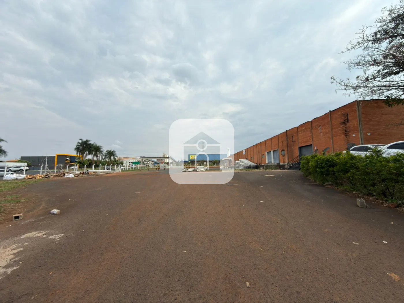 Alugar Comercial / Galp&atilde;o em Uberl&acirc;ndia R$ 30.000,00 - Foto 2