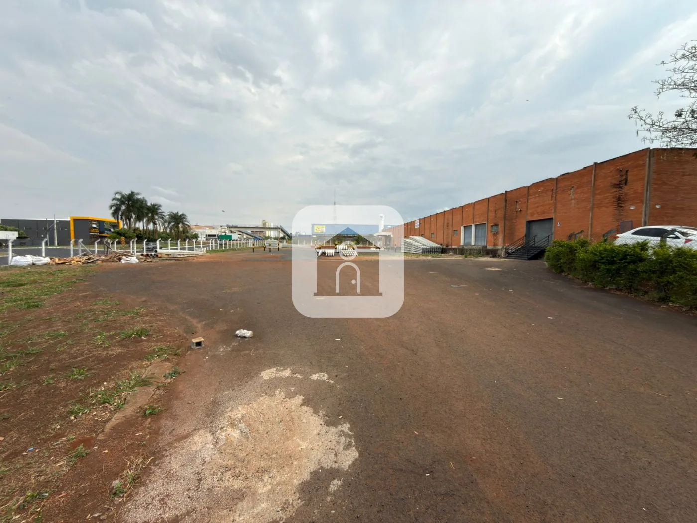 Alugar Comercial / Galp&atilde;o em Uberl&acirc;ndia R$ 30.000,00 - Foto 1