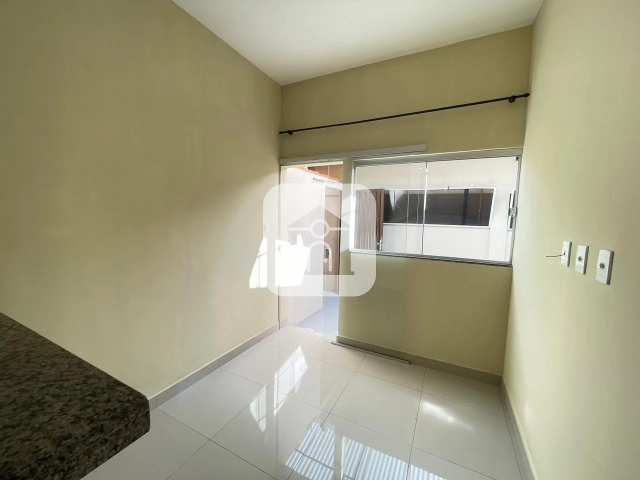 Alugar Casa / Col&ocirc;nia em Uberl&acirc;ndia R$ 850,00 - Foto 4