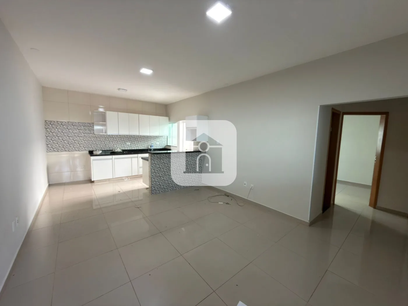 Alugar Casa / Padr&atilde;o em Uberl&acirc;ndia R$ 1.900,00 - Foto 2