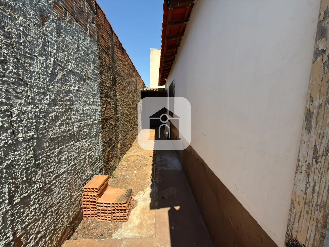 Alugar Casa / Padr&atilde;o em Uberl&acirc;ndia R$ 1.300,00 - Foto 2