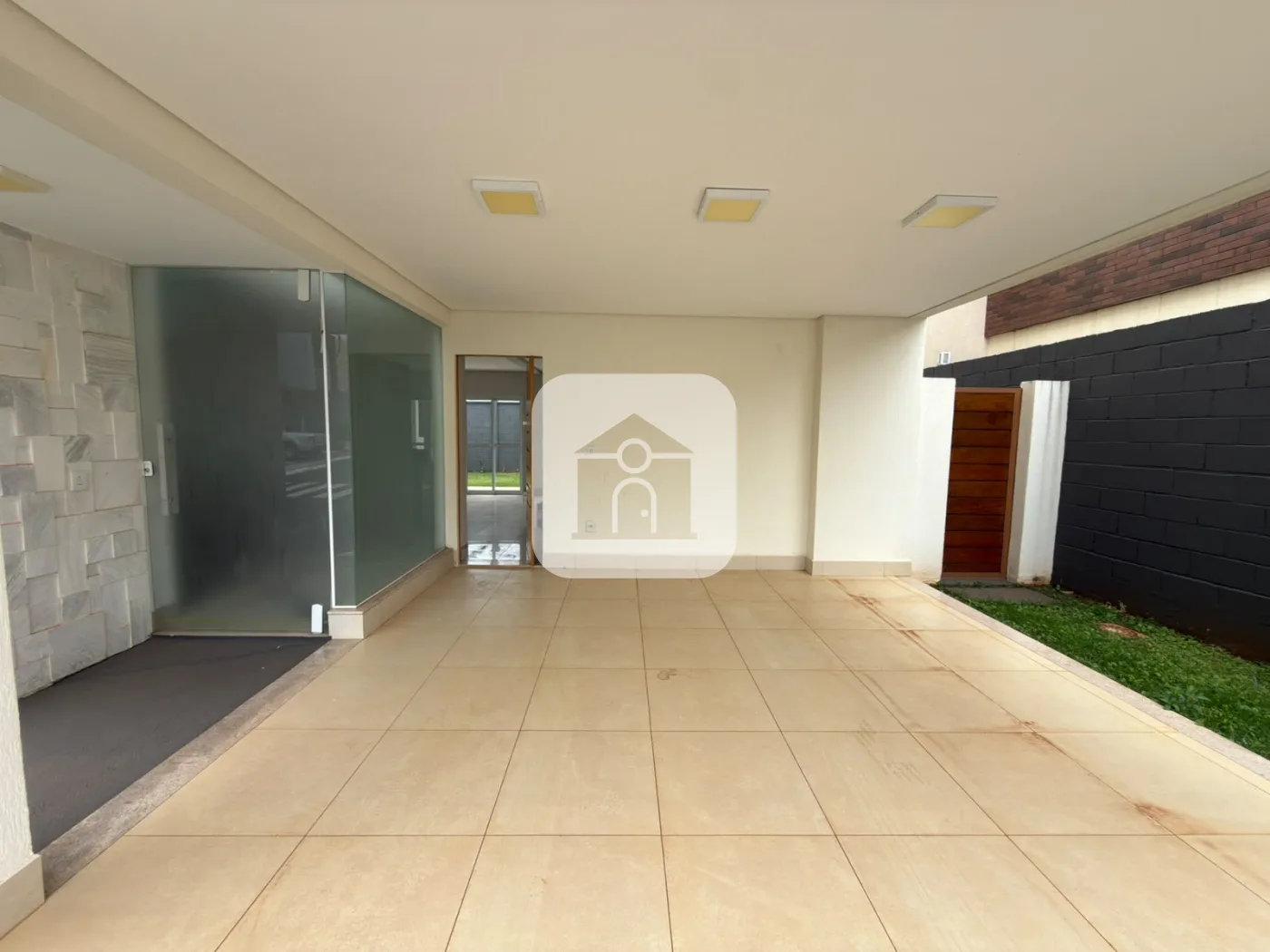 Alugar Casa / Condom&iacute;nio ou Loteamento Fechado em Uberl&acirc;ndia R$ 7.000,00 - Foto 2