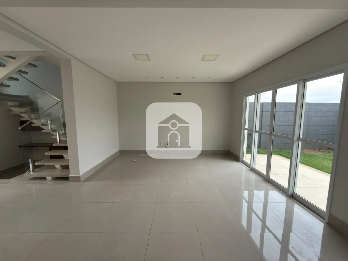Alugar Casa / Condom&iacute;nio ou Loteamento Fechado em Uberl&acirc;ndia R$ 7.000,00 - Foto 4