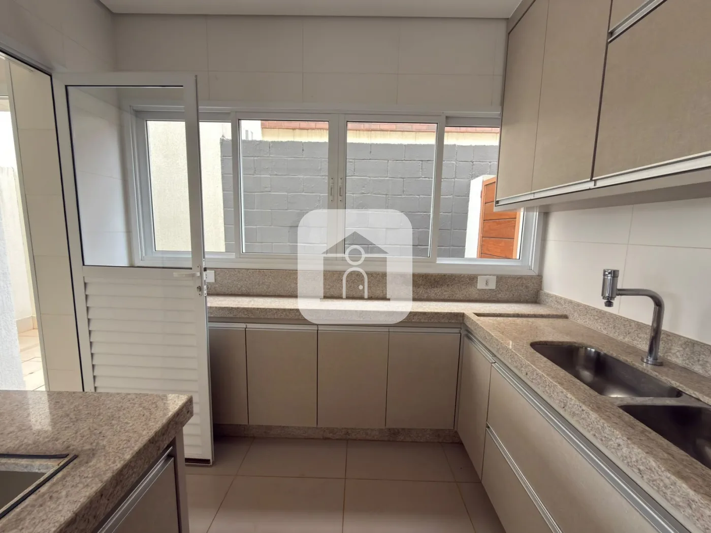 Alugar Casa / Condom&iacute;nio ou Loteamento Fechado em Uberl&acirc;ndia R$ 7.000,00 - Foto 6