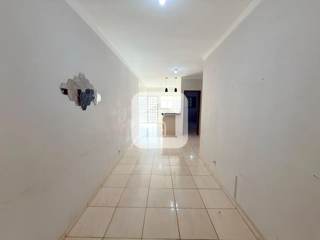 Alugar Casa / Padr&atilde;o em Uberl&acirc;ndia R$ 1.600,00 - Foto 2