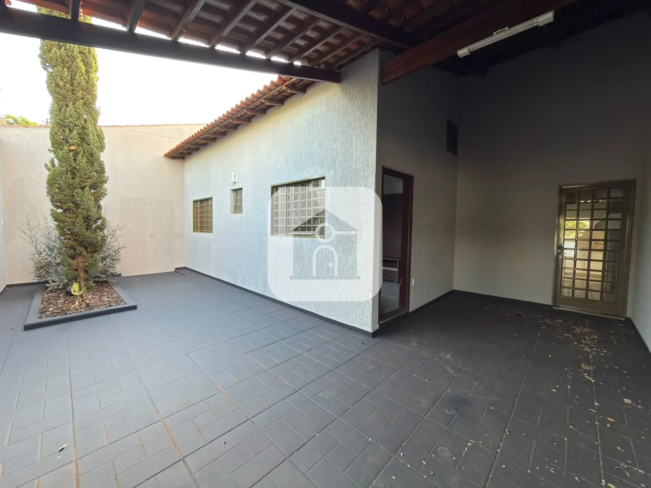Alugar Casa / Padr&atilde;o em Uberl&acirc;ndia R$ 2.500,00 - Foto 1