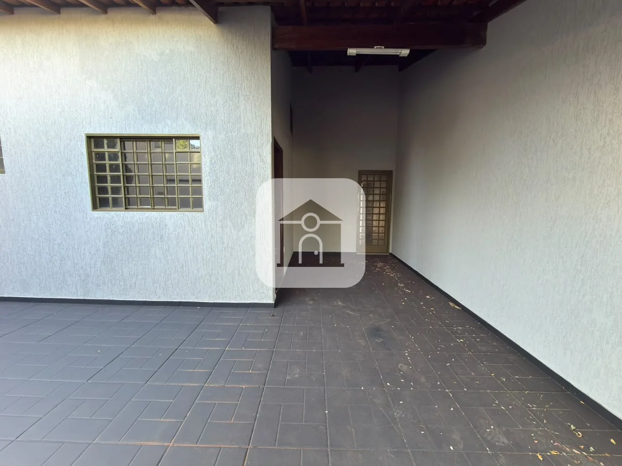 Alugar Casa / Padr&atilde;o em Uberl&acirc;ndia R$ 2.500,00 - Foto 2