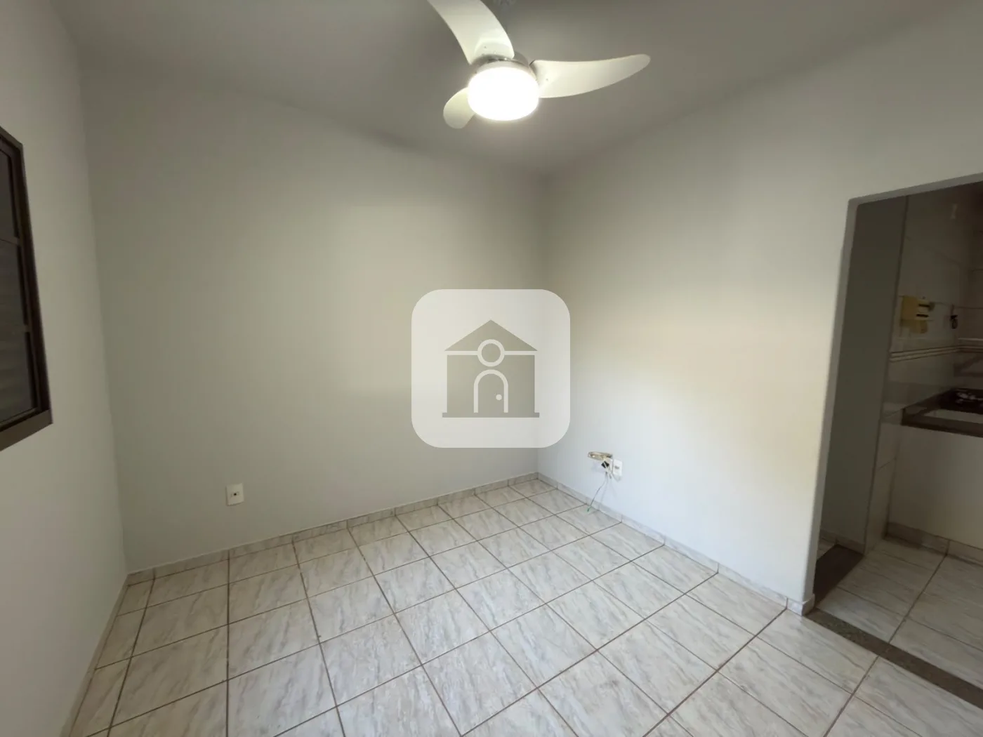 Alugar Casa / Padr&atilde;o em Uberl&acirc;ndia R$ 2.100,00 - Foto 3