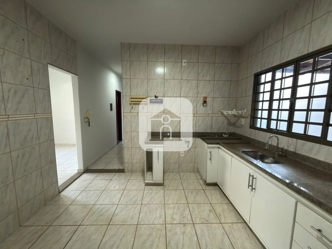 Alugar Casa / Padr&atilde;o em Uberl&acirc;ndia R$ 2.100,00 - Foto 6