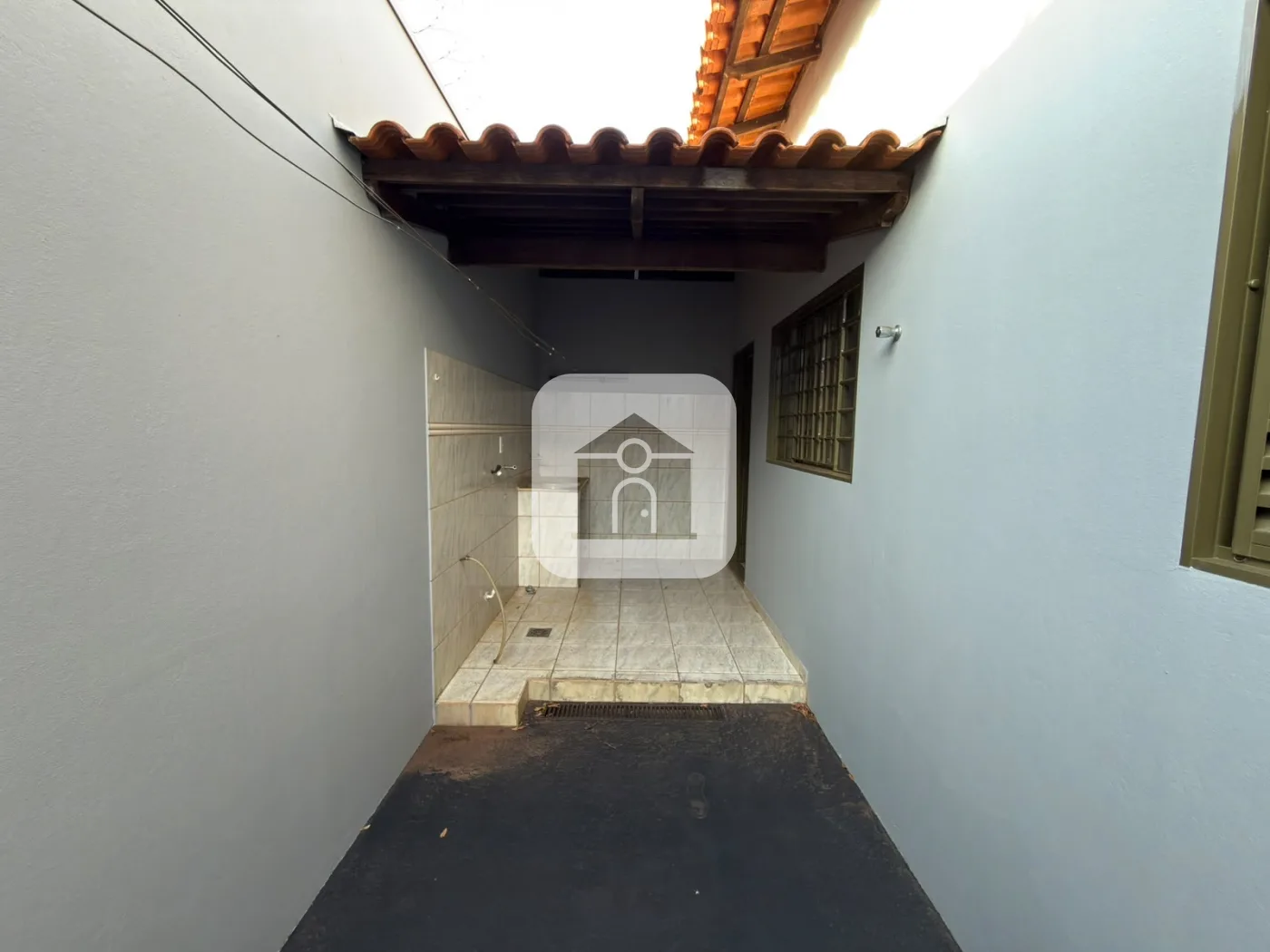 Alugar Casa / Padr&atilde;o em Uberl&acirc;ndia R$ 2.100,00 - Foto 9