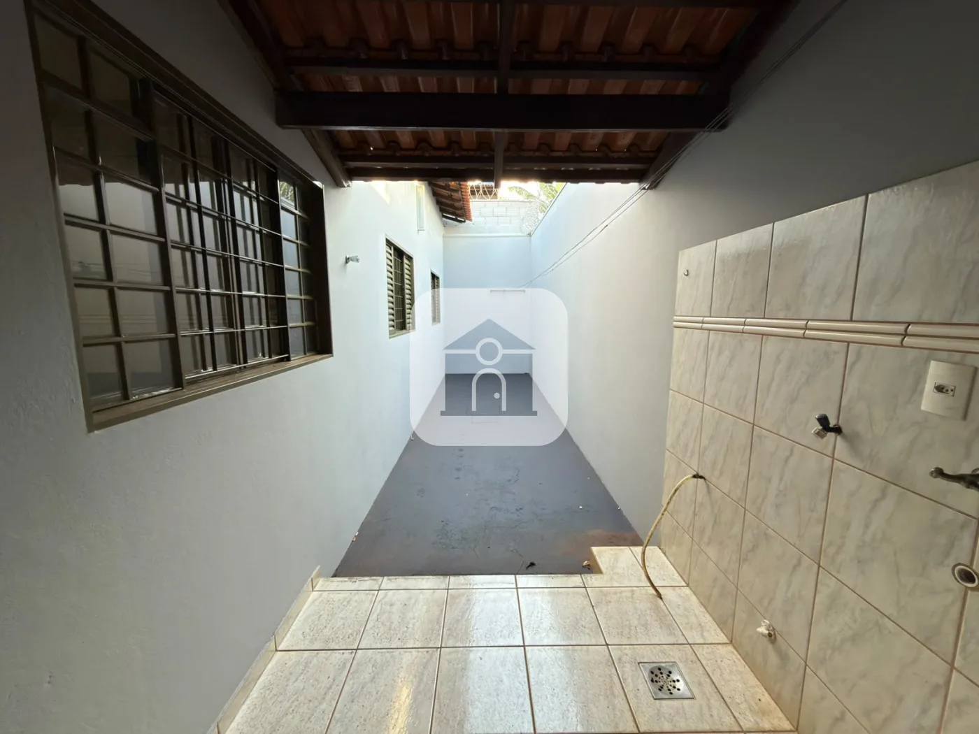 Alugar Casa / Padr&atilde;o em Uberl&acirc;ndia R$ 2.100,00 - Foto 10