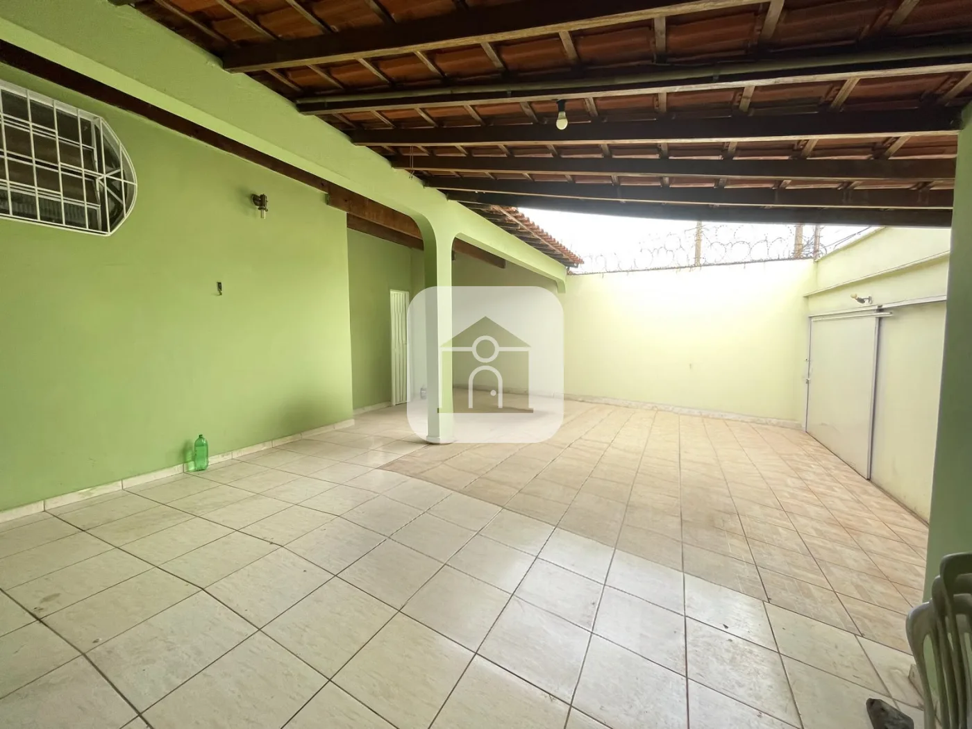 Alugar Casa / Padr&atilde;o em Uberl&acirc;ndia R$ 1.900,00 - Foto 1