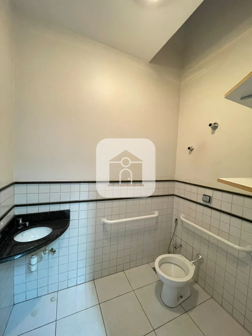Alugar Comercial / Sala Comercial em Uberl&acirc;ndia R$ 1.500,00 - Foto 4
