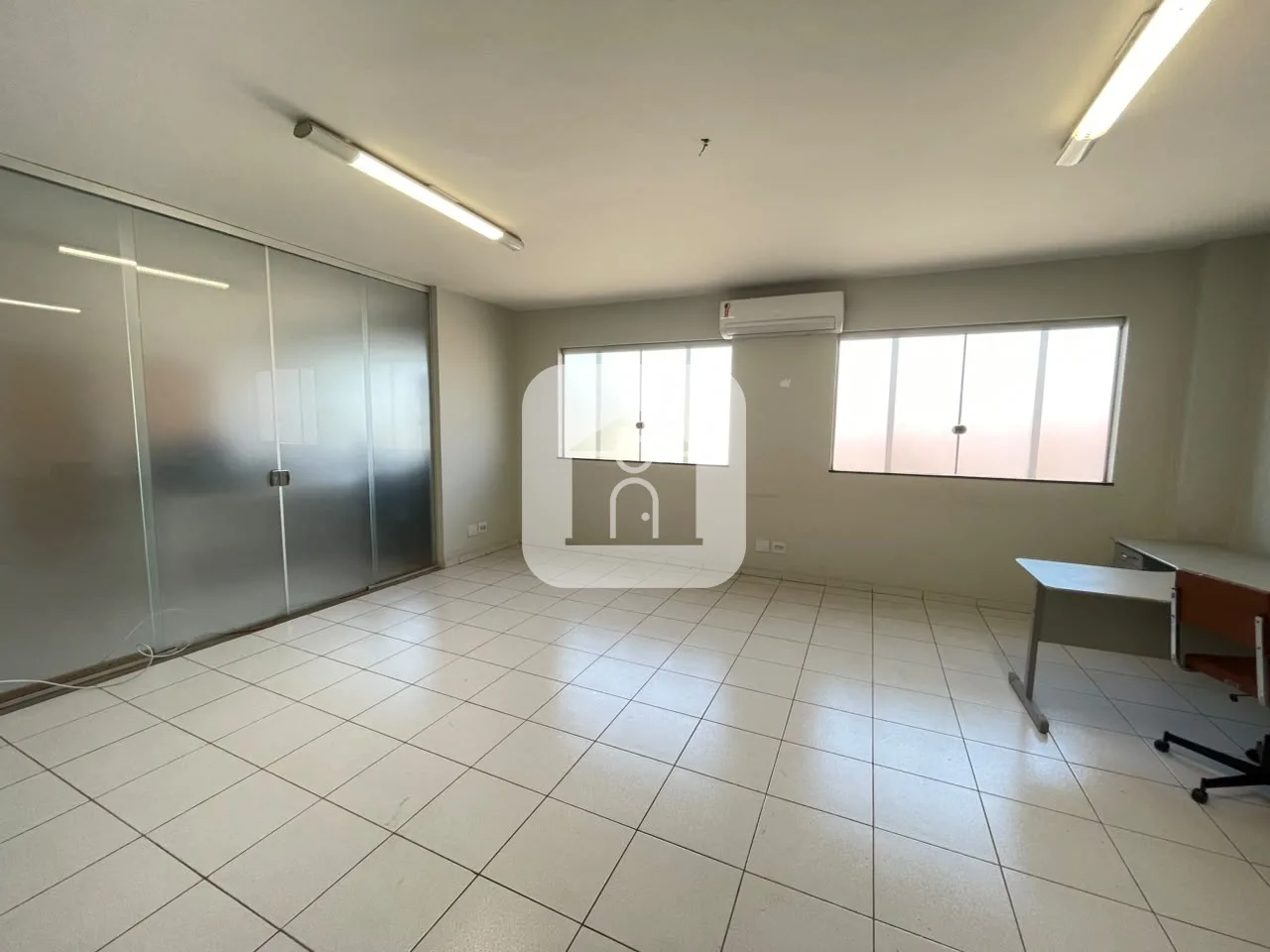 Alugar Comercial / Sala Comercial em Uberl&acirc;ndia R$ 1.200,00 - Foto 1