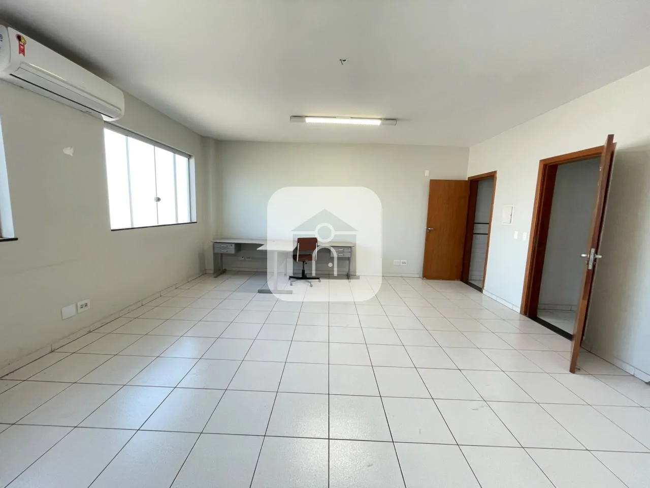 Alugar Comercial / Sala Comercial em Uberl&acirc;ndia R$ 1.200,00 - Foto 2
