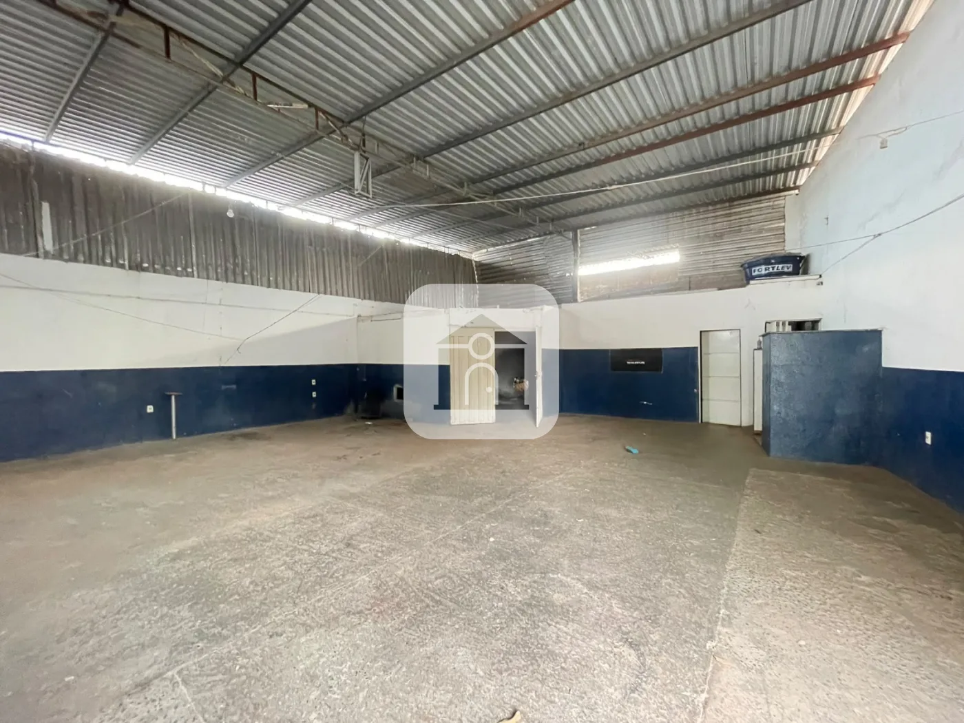 Alugar Comercial / Galp&atilde;o em Uberl&acirc;ndia R$ 3.000,00 - Foto 1