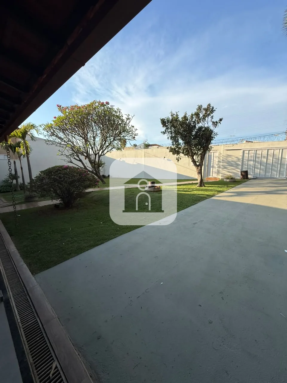 Alugar Casa / Padr&atilde;o em Araguari R$ 3.900,00 - Foto 4
