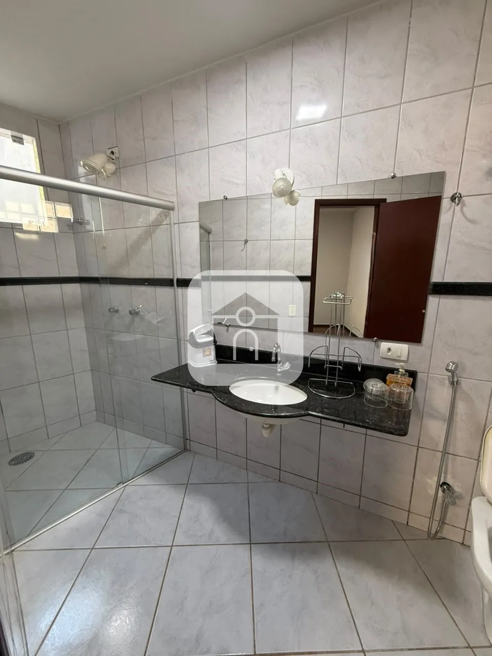 Alugar Casa / Padr&atilde;o em Araguari R$ 3.900,00 - Foto 20
