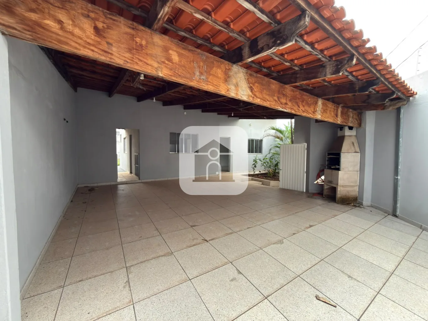 Alugar Casa / Padr&atilde;o em Uberl&acirc;ndia R$ 2.400,00 - Foto 1