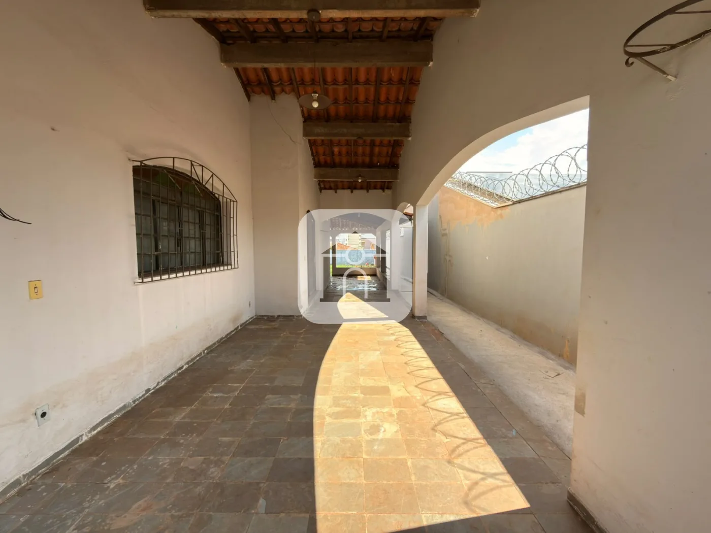 Alugar Casa / Padr&atilde;o em Uberl&acirc;ndia R$ 5.000,00 - Foto 2