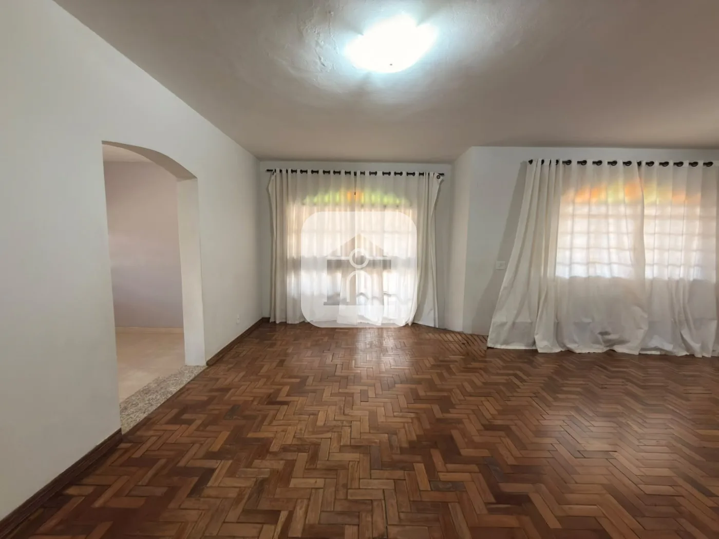 Alugar Casa / Padr&atilde;o em Uberl&acirc;ndia R$ 5.000,00 - Foto 6