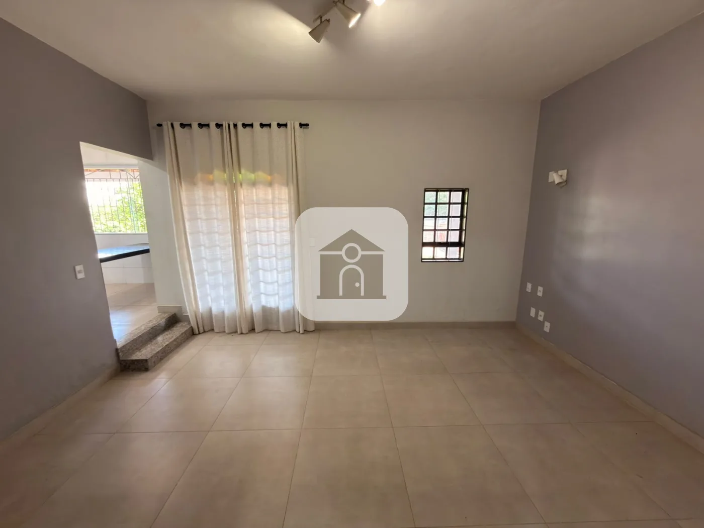 Alugar Casa / Padr&atilde;o em Uberl&acirc;ndia R$ 5.000,00 - Foto 10