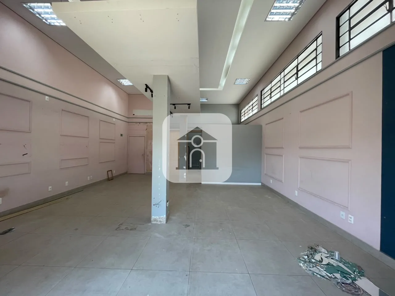 Alugar Comercial / Loja em Uberl&acirc;ndia R$ 6.000,00 - Foto 1