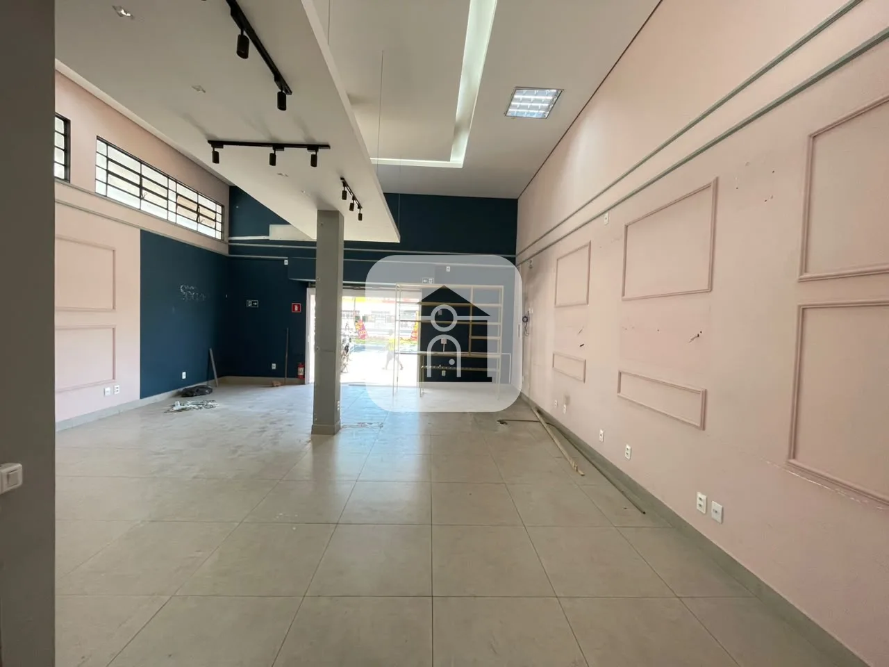 Alugar Comercial / Loja em Uberl&acirc;ndia R$ 6.000,00 - Foto 5