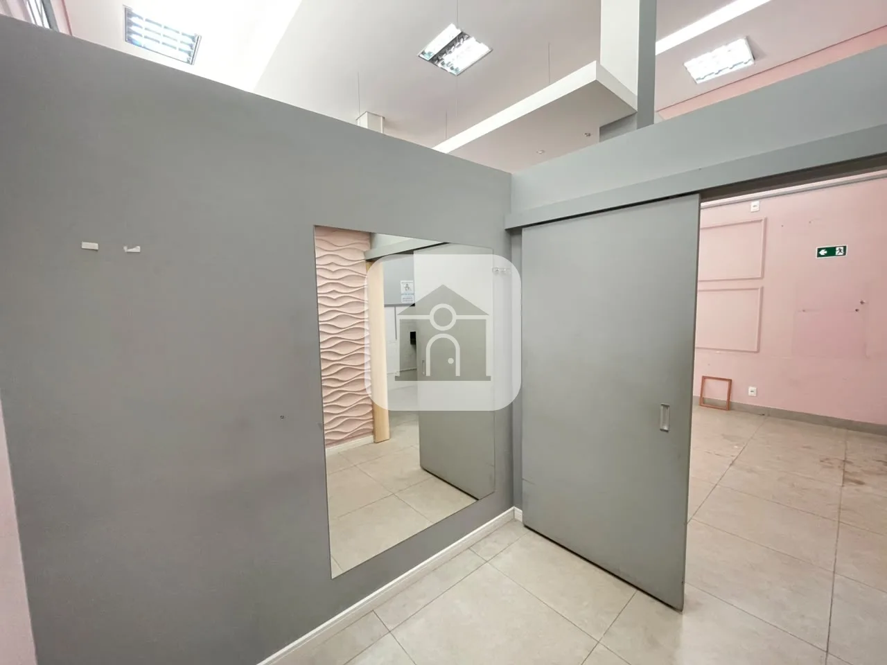 Alugar Comercial / Loja em Uberl&acirc;ndia R$ 6.000,00 - Foto 6