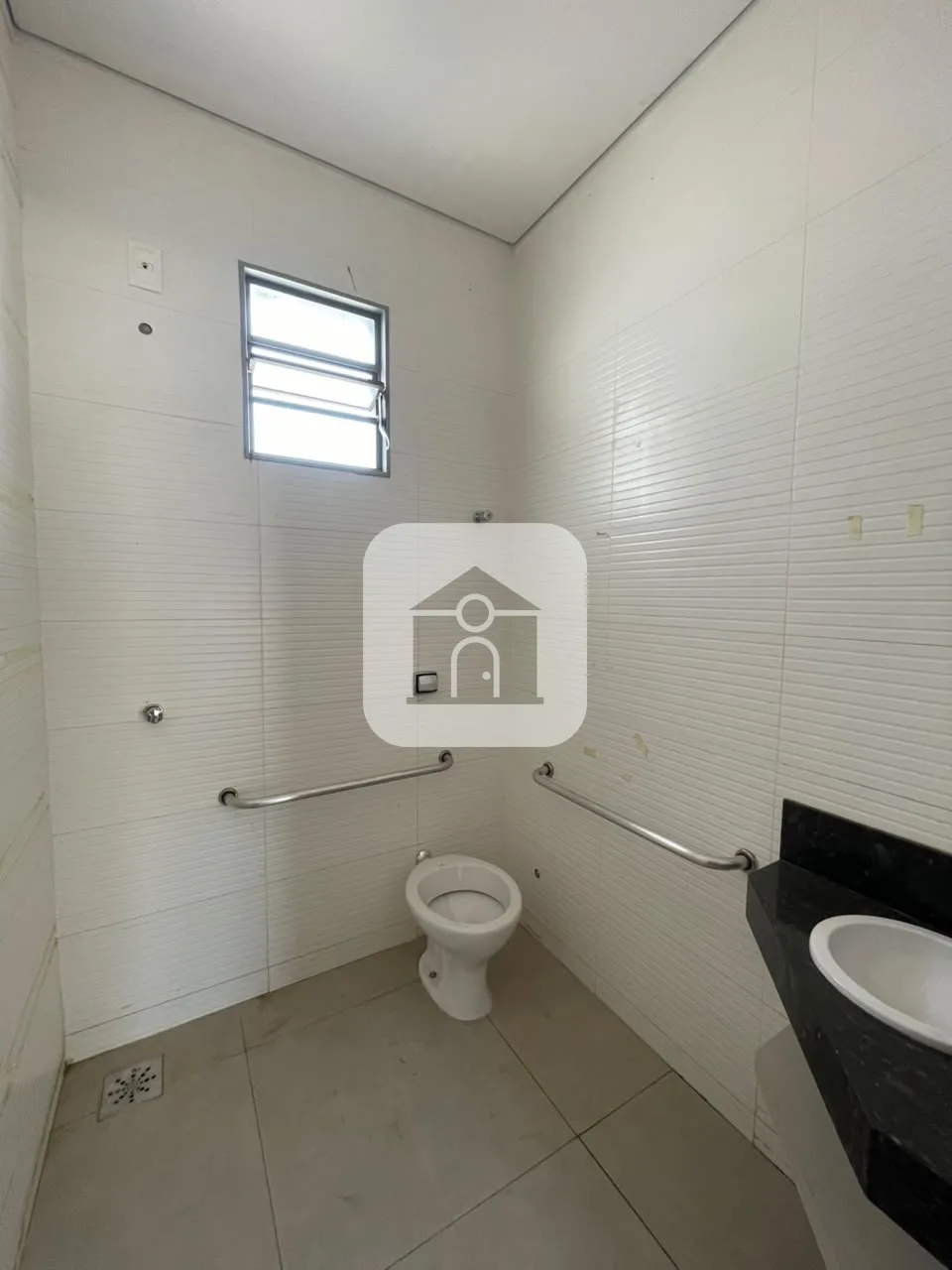 Alugar Comercial / Loja em Uberl&acirc;ndia R$ 6.000,00 - Foto 11