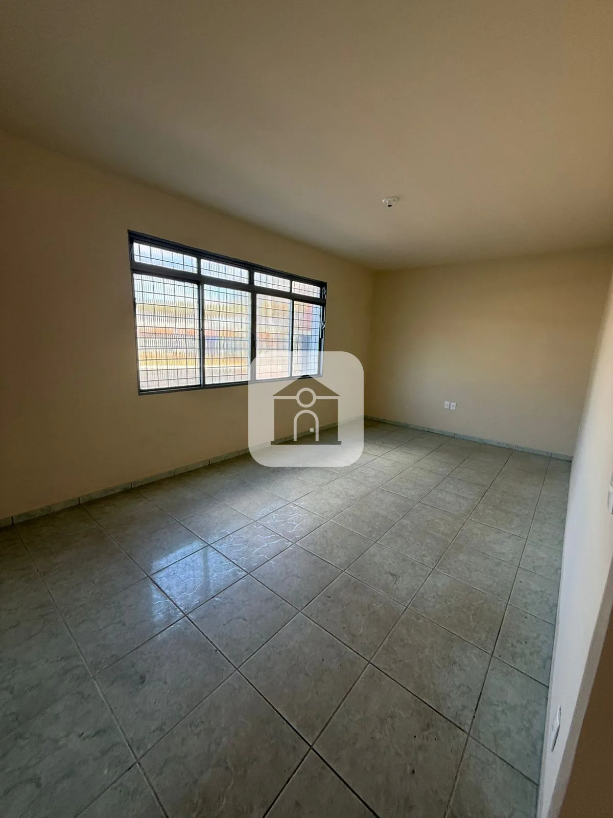 Alugar Casa / Padr&atilde;o em Araguari R$ 2.500,00 - Foto 4