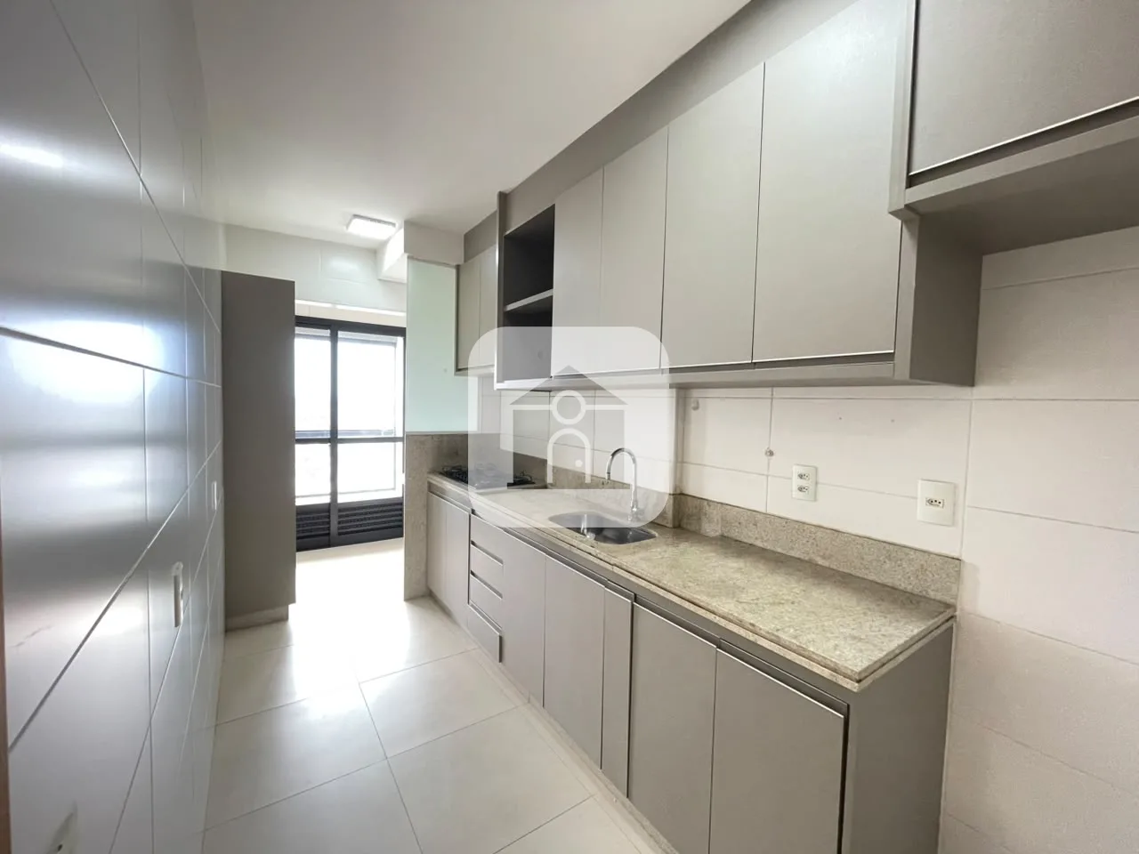 Alugar Apartamento / Padr&atilde;o em Uberlandia R$ 3.900,00 - Foto 1