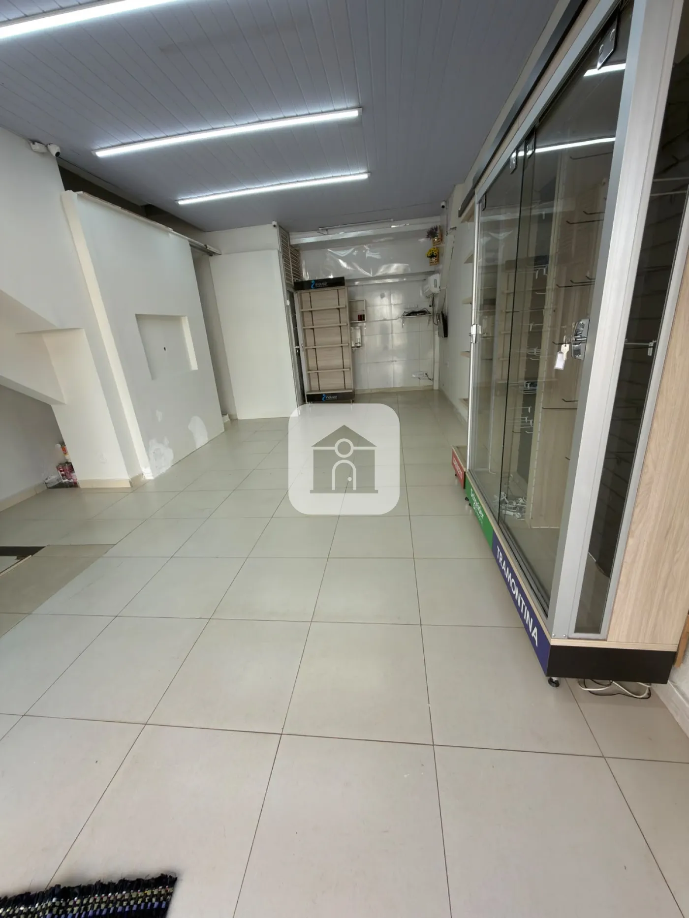Alugar Comercial / Loja em Uberl&acirc;ndia R$ 2.600,00 - Foto 4