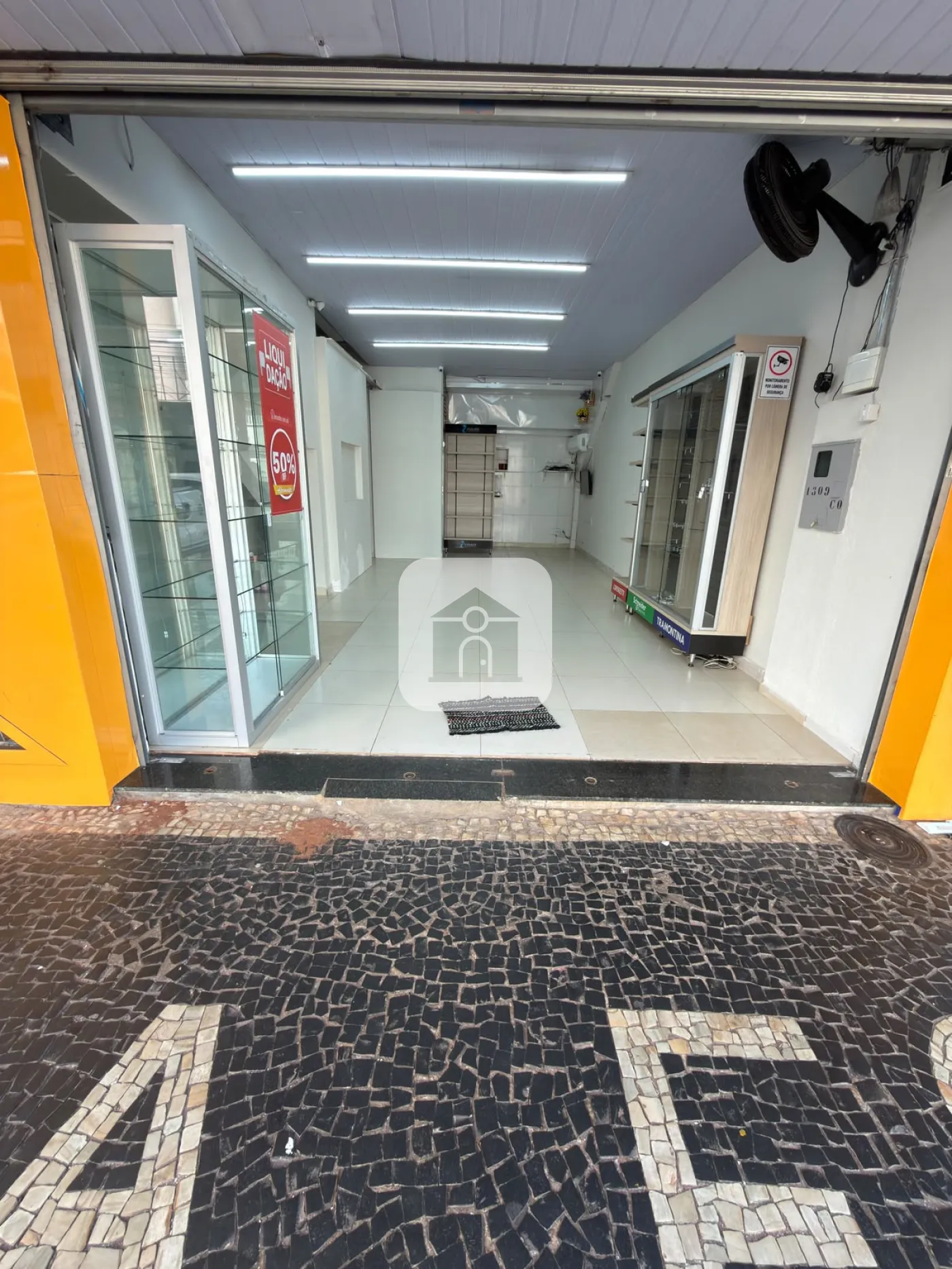 Alugar Comercial / Loja em Uberl&acirc;ndia R$ 2.600,00 - Foto 3