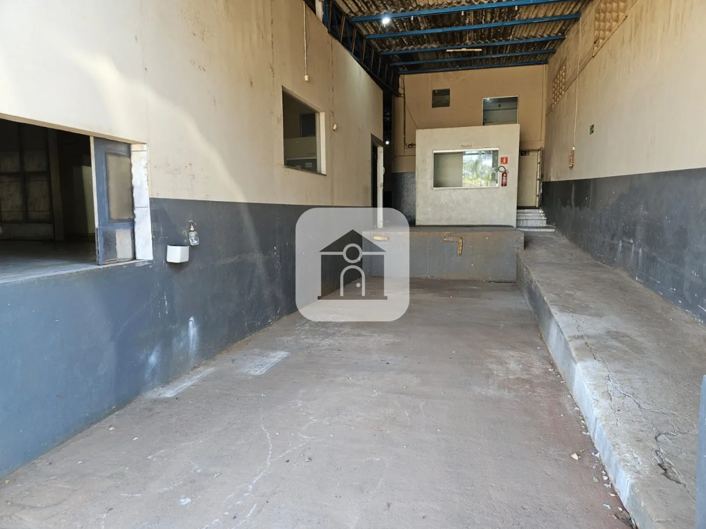 Alugar Comercial / Galp&atilde;o em Uberl&acirc;ndia R$ 3.800,00 - Foto 2