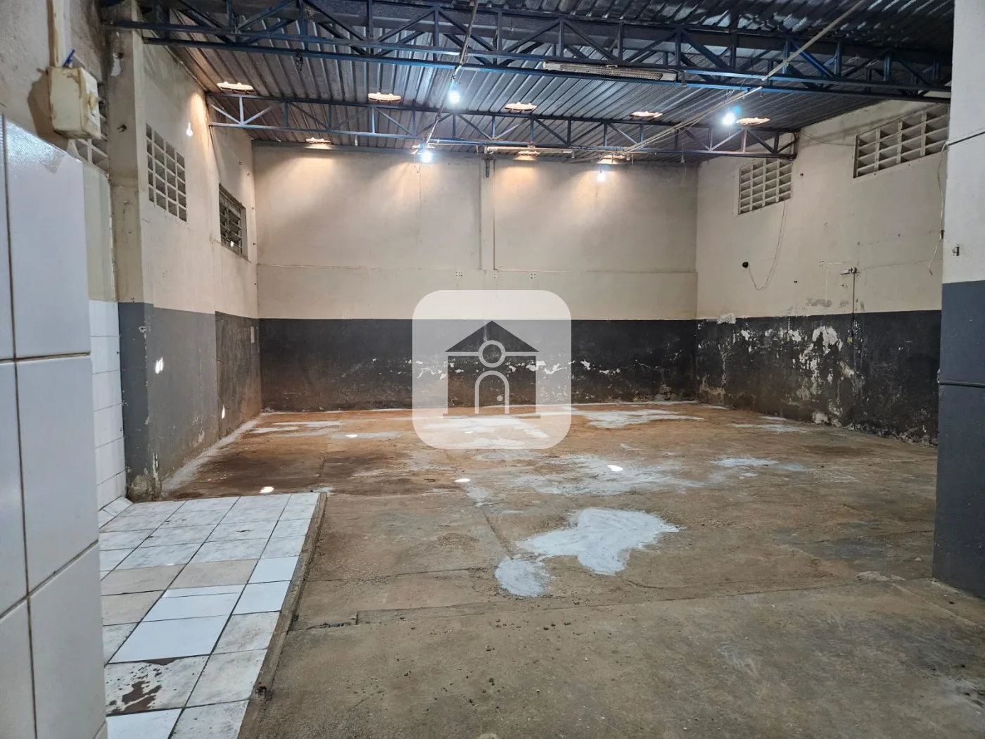 Alugar Comercial / Galp&atilde;o em Uberl&acirc;ndia R$ 3.800,00 - Foto 5