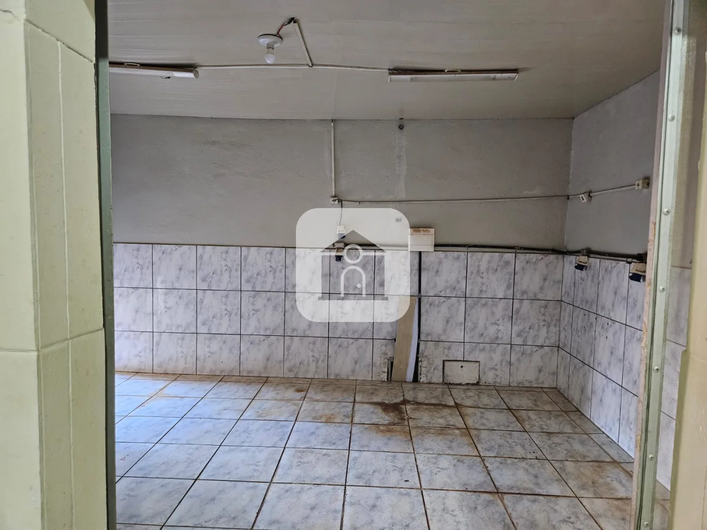 Alugar Comercial / Galp&atilde;o em Uberl&acirc;ndia R$ 3.800,00 - Foto 14