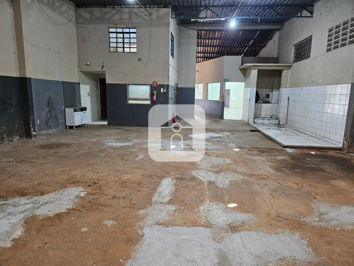 Alugar Comercial / Galp&atilde;o em Uberl&acirc;ndia R$ 3.800,00 - Foto 4