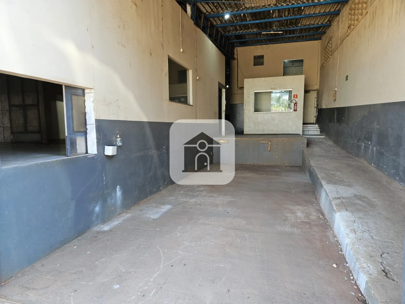 Alugar Comercial / Galp&atilde;o em Uberl&acirc;ndia R$ 3.800,00 - Foto 1