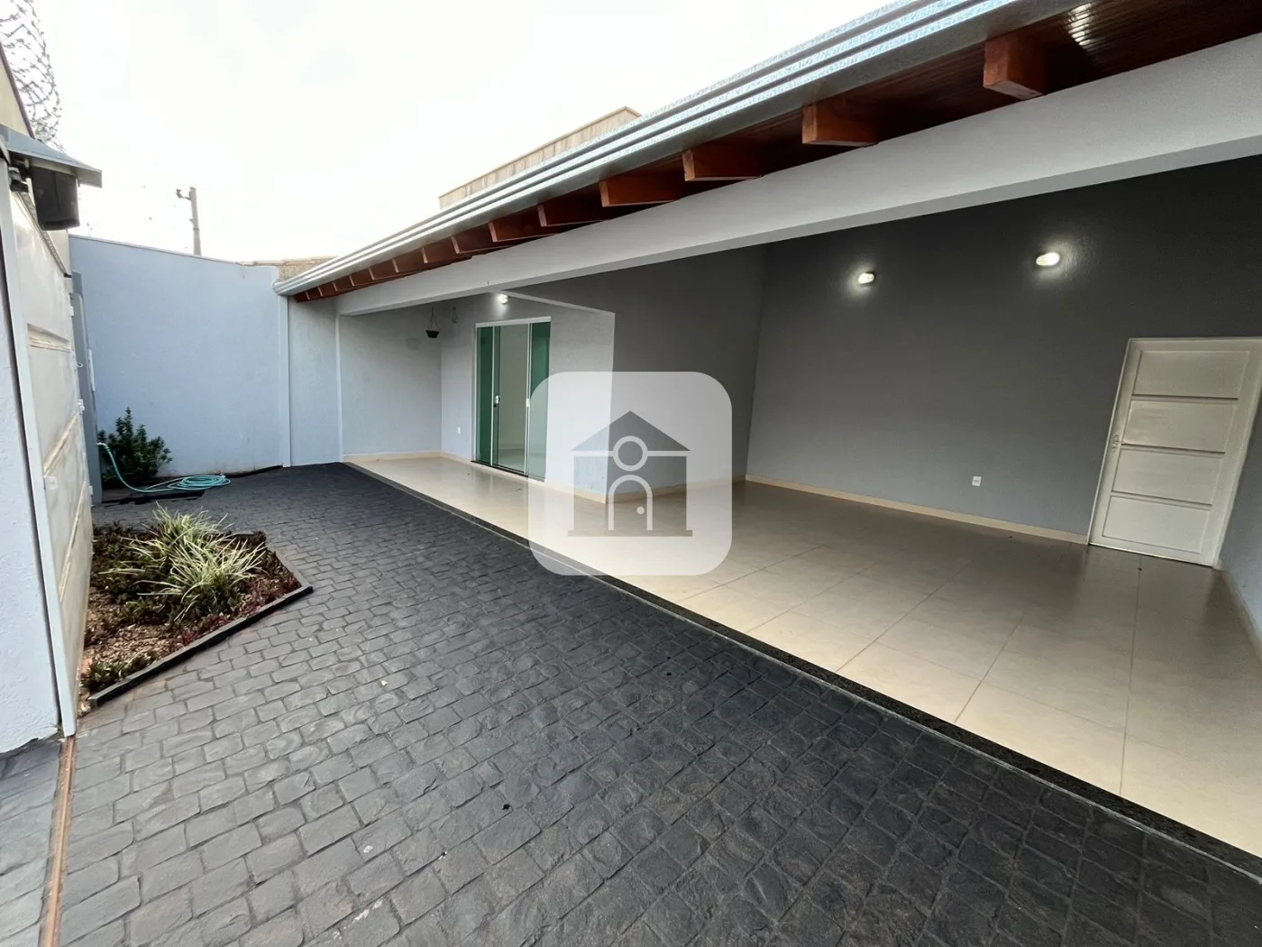 Alugar Casa / Padr&atilde;o em Uberl&acirc;ndia R$ 3.800,00 - Foto 1