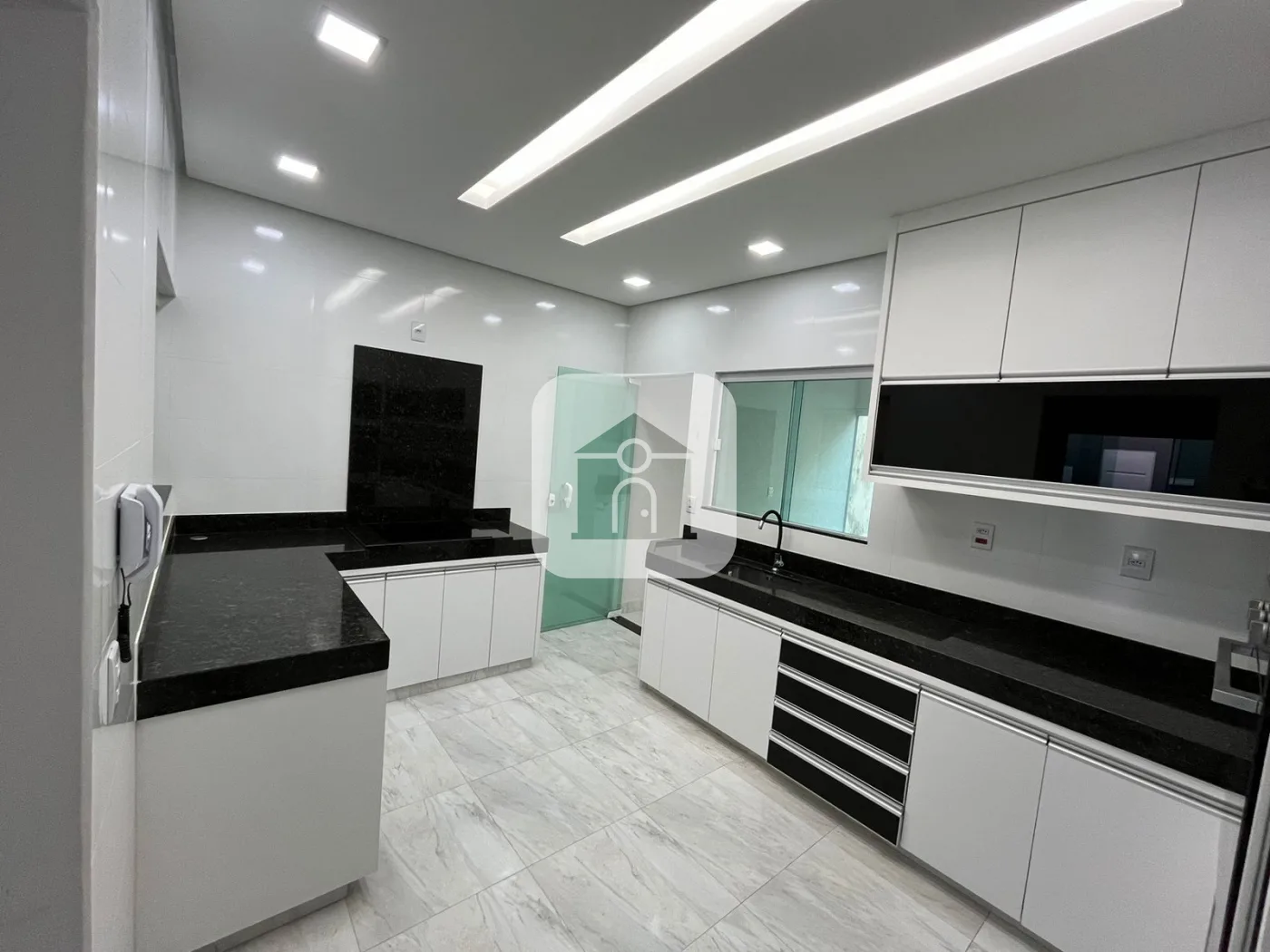 Alugar Casa / Padr&atilde;o em Uberl&acirc;ndia R$ 3.800,00 - Foto 3