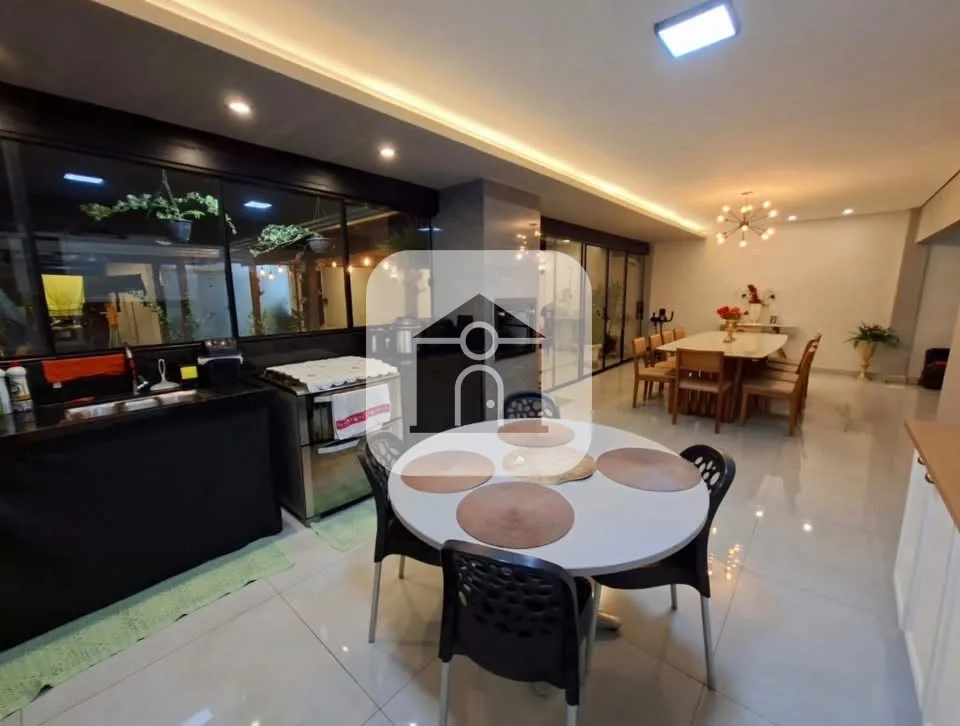 Comprar Casa / Padr&atilde;o em Uberl&acirc;ndia R$ 750.000,00 - Foto 5