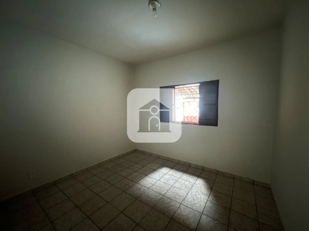 Alugar Casa / Geminada em Uberl&acirc;ndia R$ 1.800,00 - Foto 6