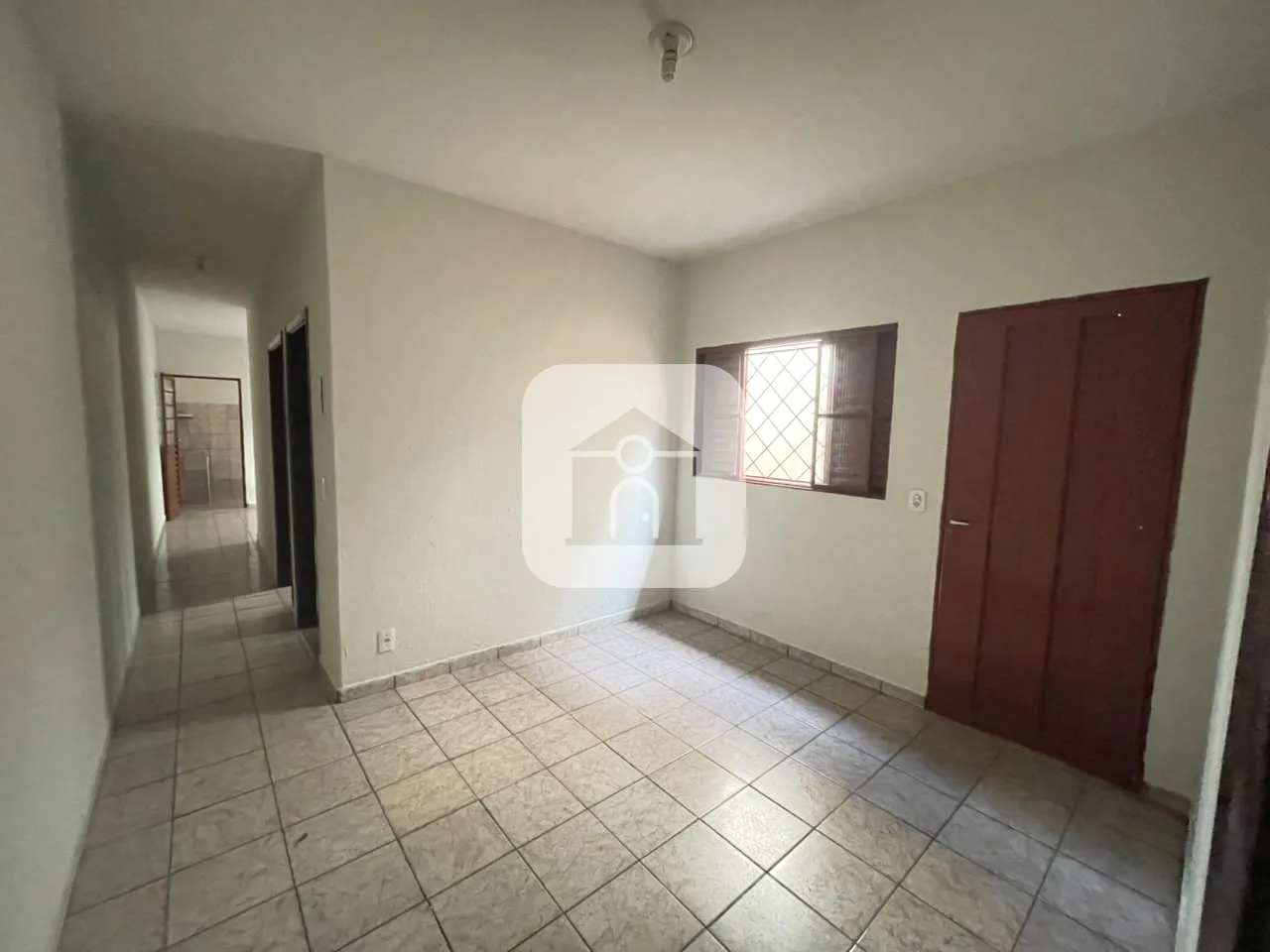 Alugar Casa / Geminada em Uberl&acirc;ndia R$ 1.800,00 - Foto 2