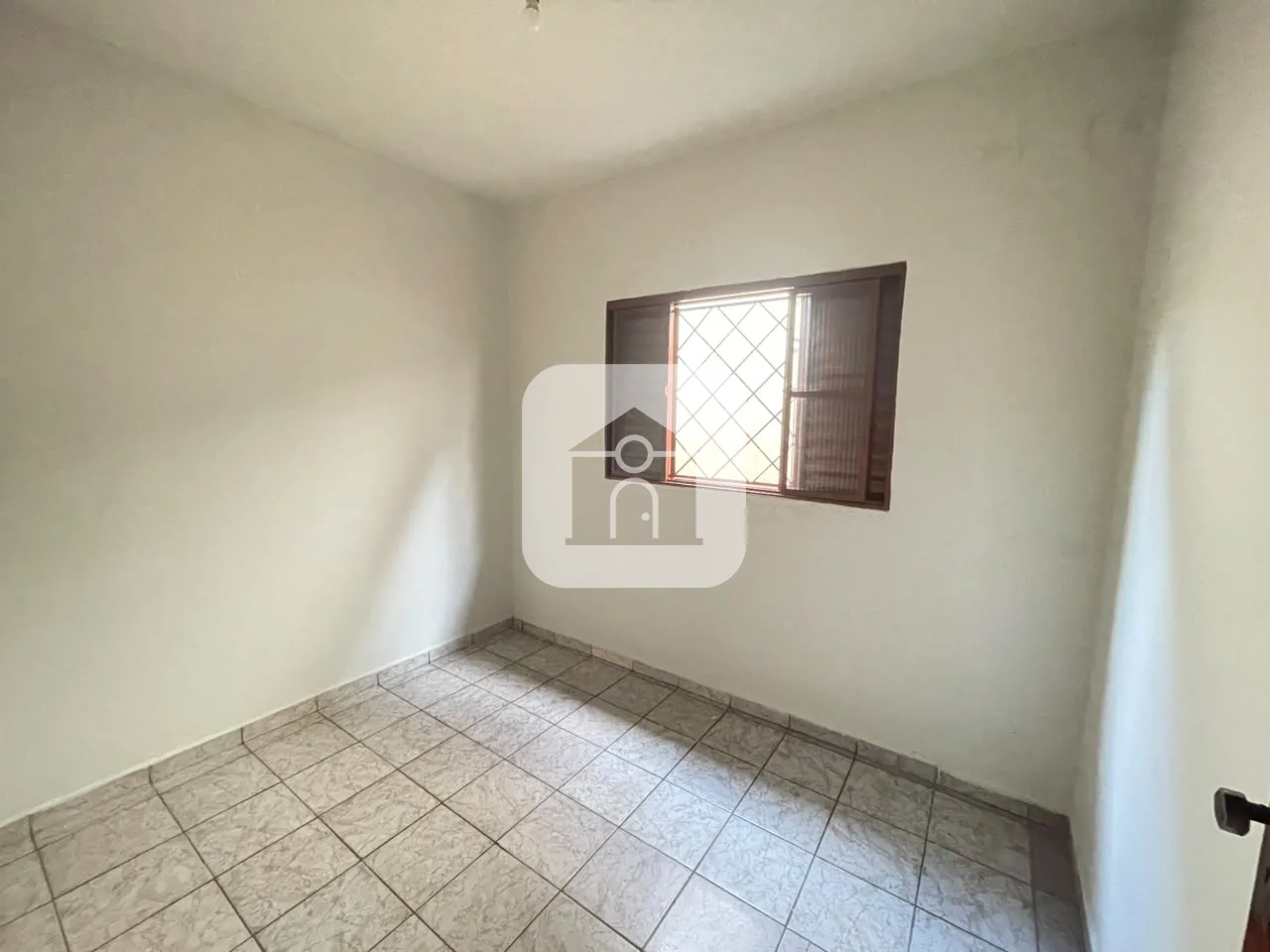 Alugar Casa / Geminada em Uberl&acirc;ndia R$ 1.800,00 - Foto 8