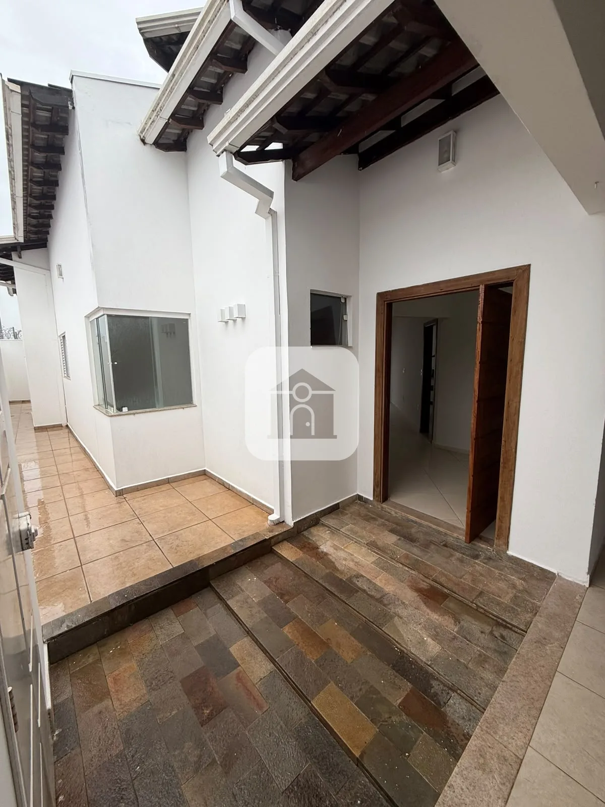 Alugar Casa / Padr&atilde;o em Araguari R$ 3.500,00 - Foto 1