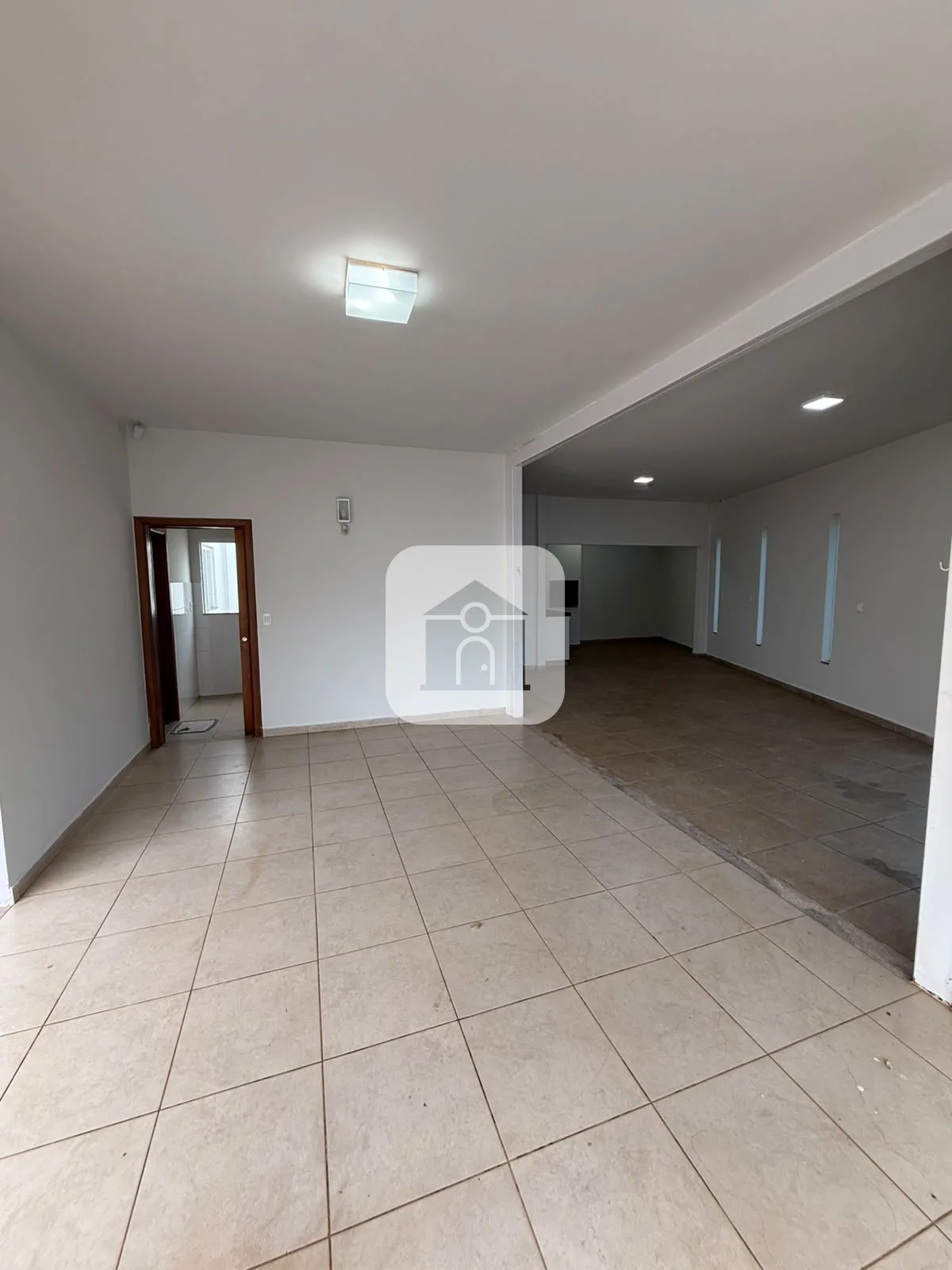 Alugar Casa / Padr&atilde;o em Araguari R$ 3.500,00 - Foto 2