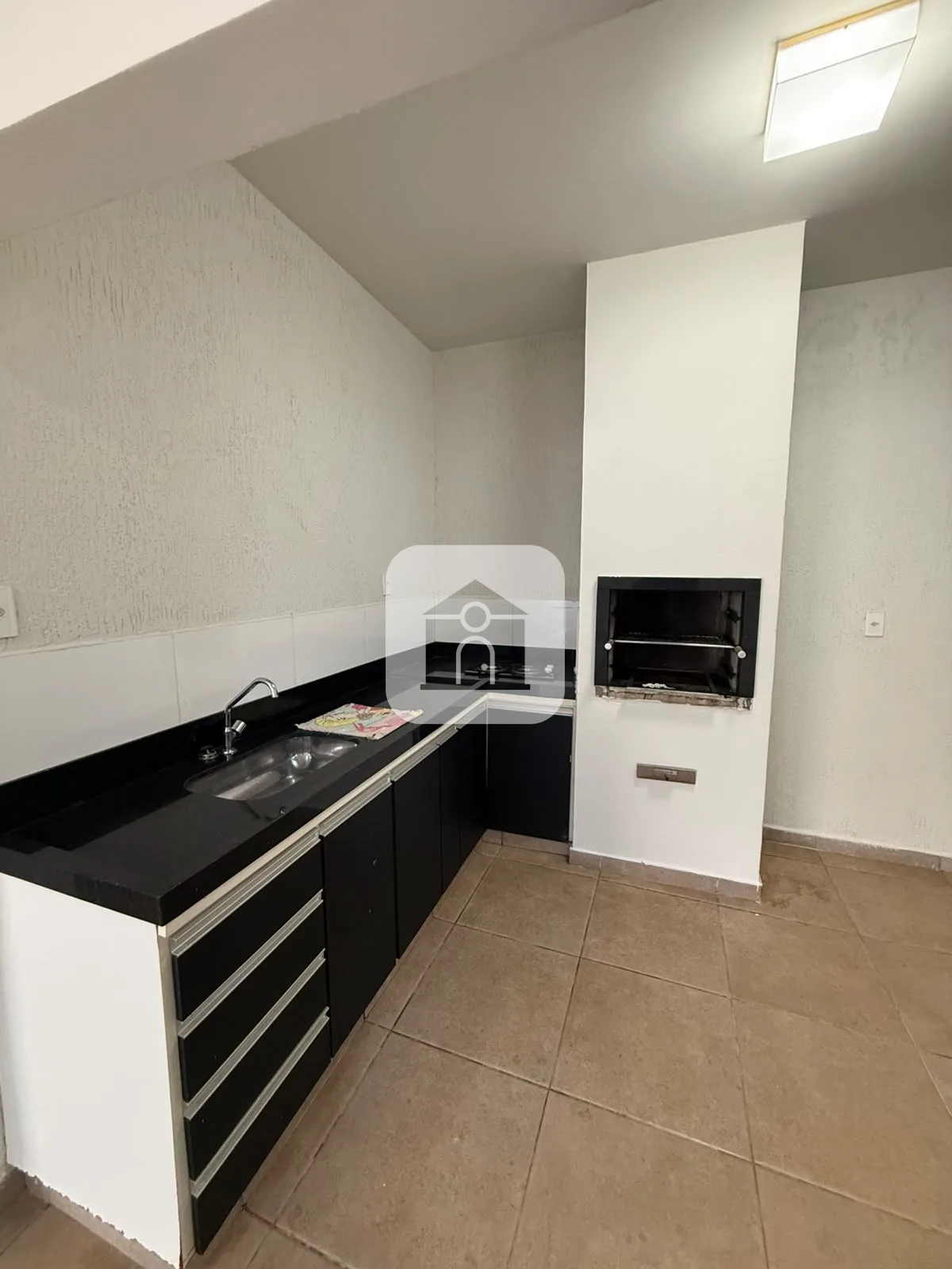 Alugar Casa / Padr&atilde;o em Araguari R$ 3.500,00 - Foto 4